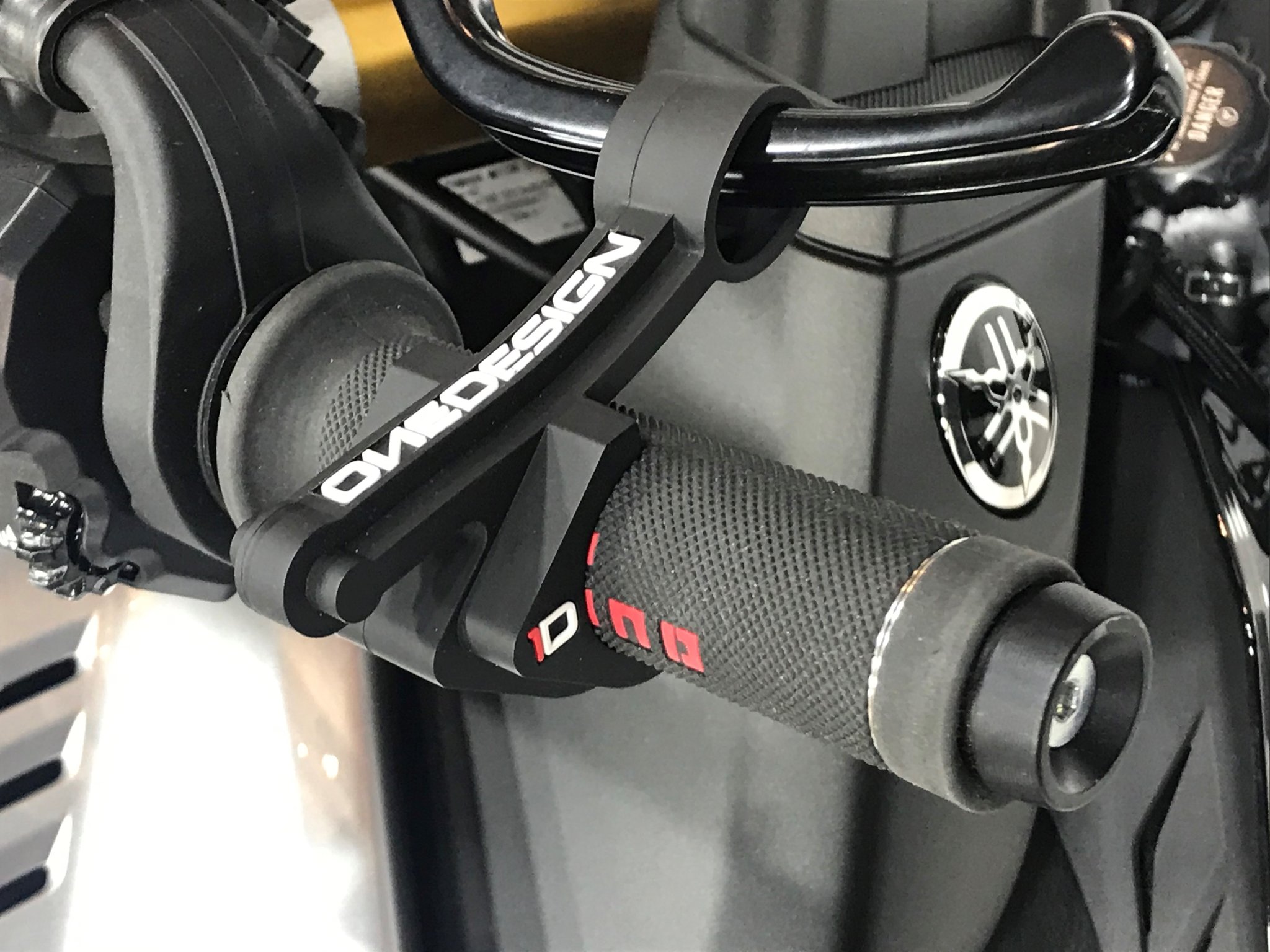 Blokátor přední brzdové páčky motocyklu ONEDESIGN FRONT BRAKE LEVER BLOCKER 