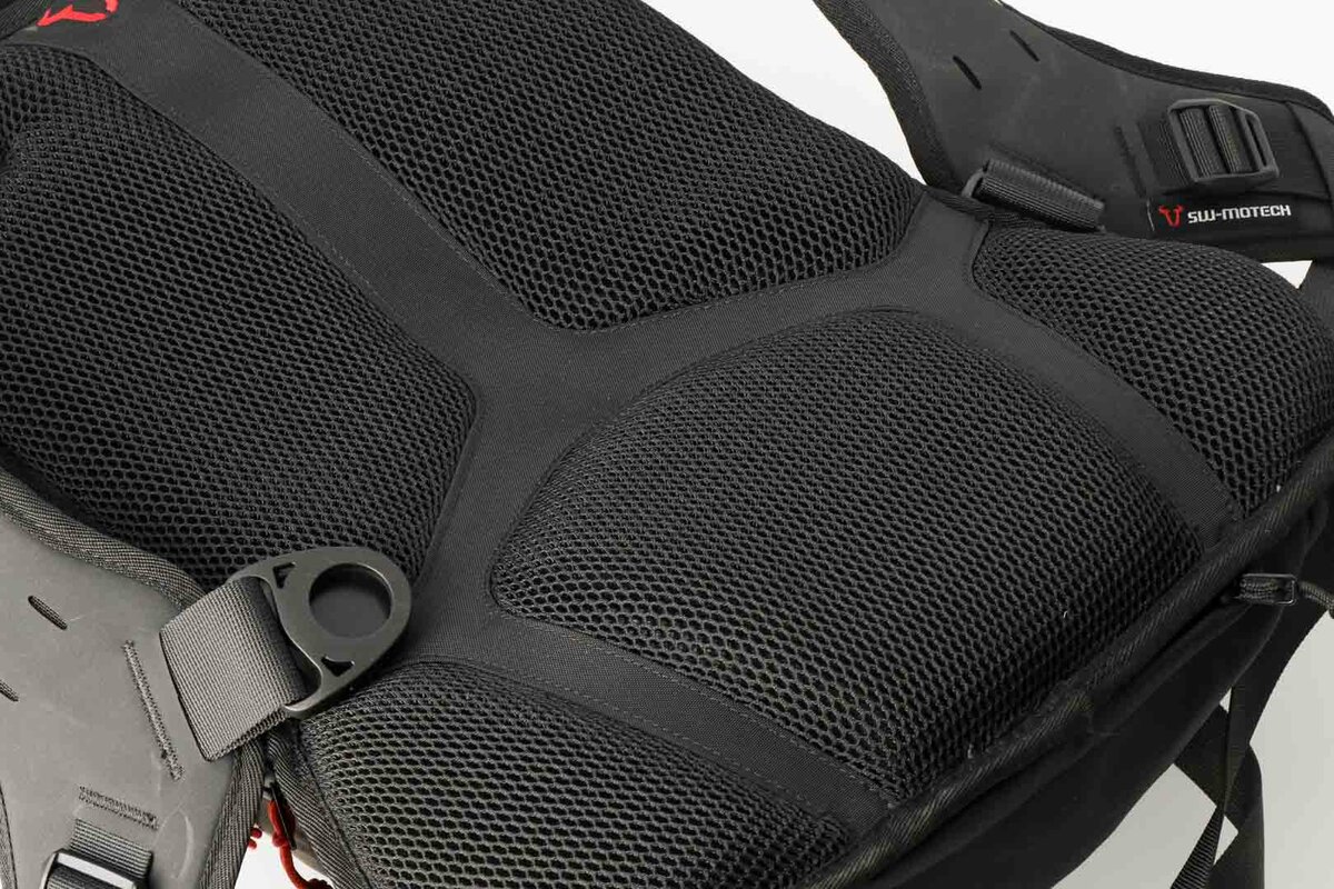 Textilní batoh SW-MOTECH BACKPACK PRO COSMO černý, objem 17 litrů 