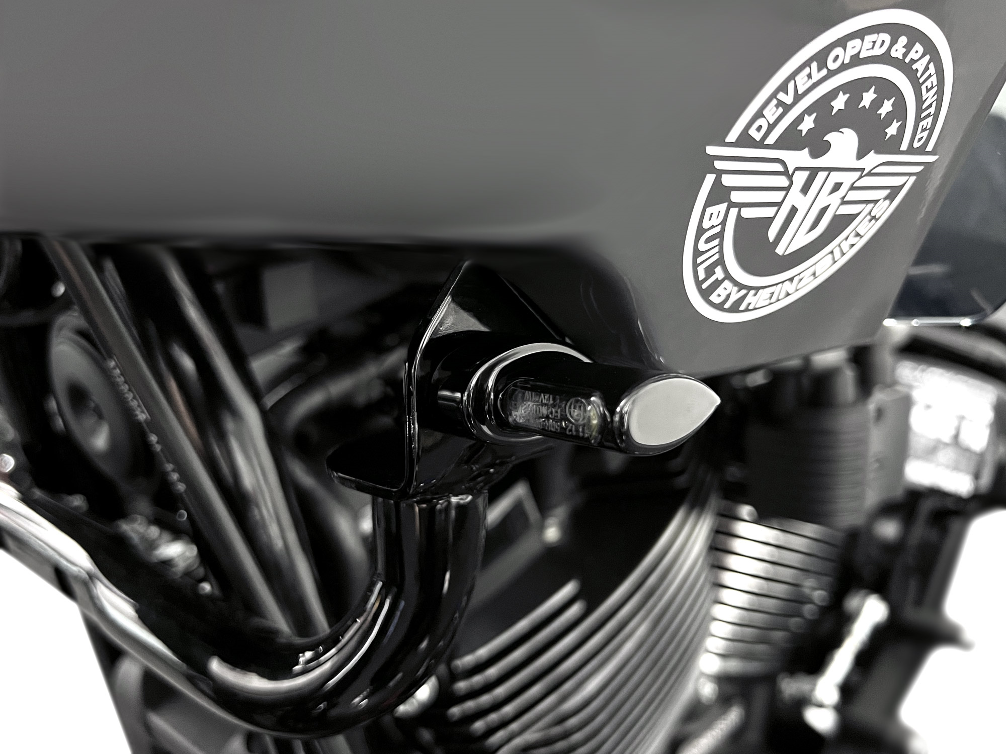 Blinkry pro motocykly HEINZ BIKES TURN SIGNALS verze MICRO ST pro Harley-Davidson® LOW RIDER ST od roku 2022, barva černá, pár