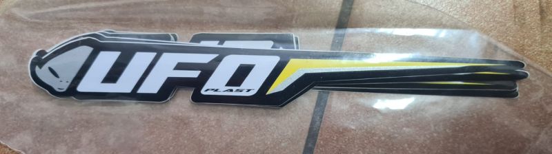 a Kryty páček motocyklu s hliníkovou výztuhou UFO DISCOVER HANDGUARDS barva černá - pár