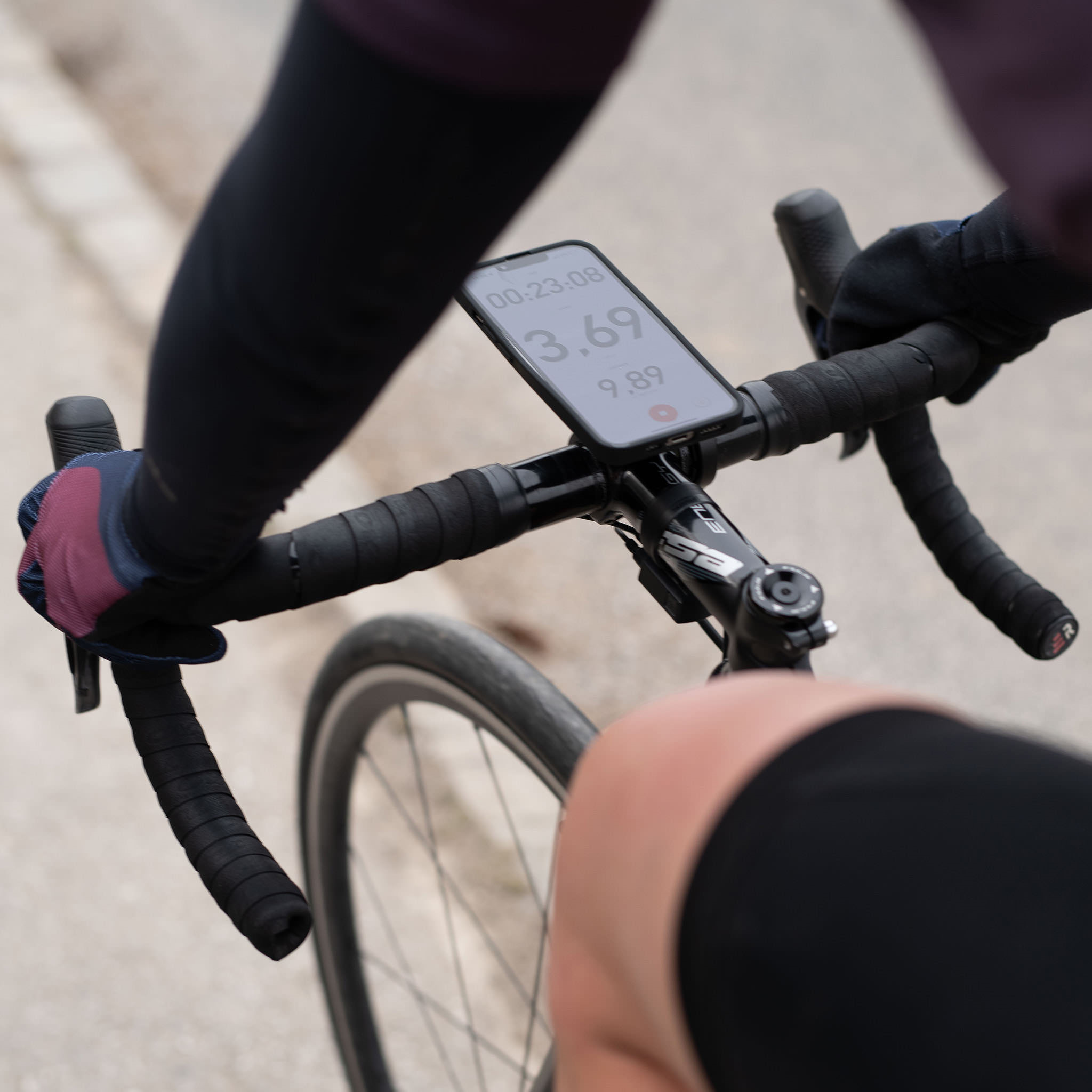 Držák mobilního telefonu na silniční kolo SP CONNECT HANDLEBAR MOUNT PRO 53245 pro řídítka s průměrem 25,4mm, 31,8mm a 35mm