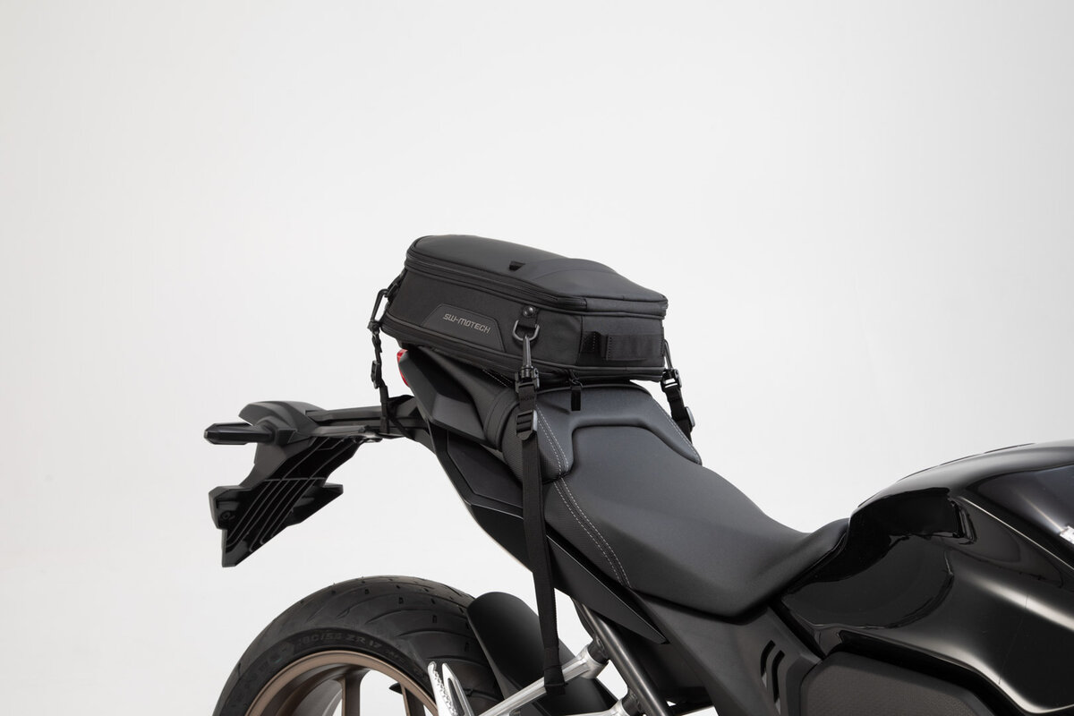 Zadní brašna na sedadlo motocyklu SW-MOTECH ION EXTENSION TAIL BAG černý velikost S, rozměry 33,0 x 29,0 x 10,0 cm, objem 7 až 15 litrů 