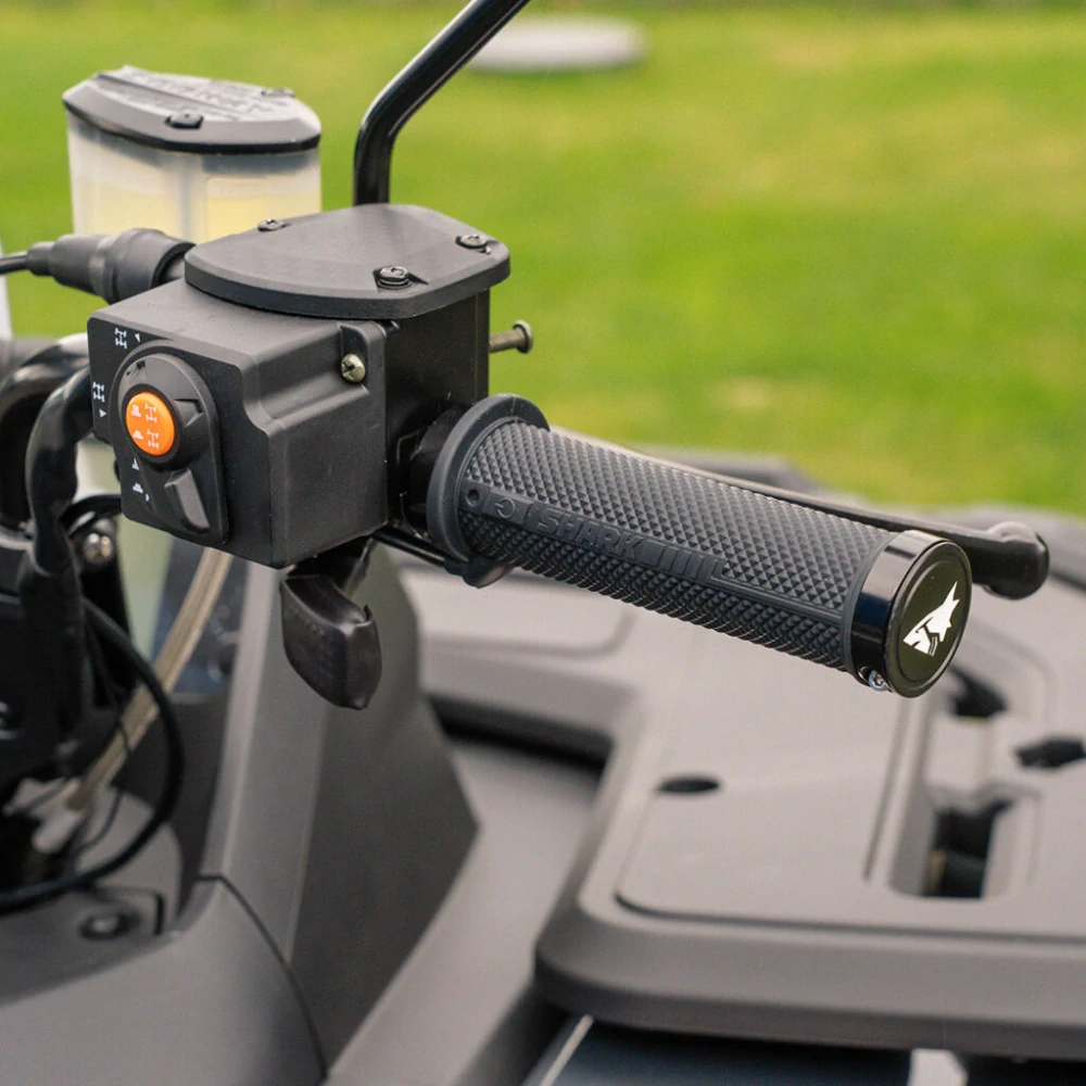 Vyhřívané rukojeti lock-on s ovládáním integrovaným přímo v rukojeti + výhřev palce pro čtyřkolky a sněžné skútry SHARK HEATED GRIPS LOCK ON 4 ZONE pro řídítka o průměru 22 mm
