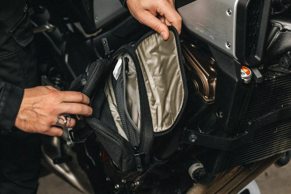 Textilní přídavná taška / doplňková taška SW MOTECH LEGEND GEAR LA9 ACCESORRY BAG černý, celkový objem 2,5 l 