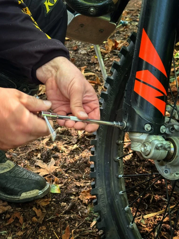 Cestovní a kompaktní sada nářadí CRUZTOOLS TOOL KIT SWITCHBACK METRIC