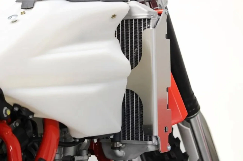 Výztuhy chladičů včetně mřížek chladičů motocyklu AXP RACING XTREM RADIATOR GUARDS pro BETA RR 4T 350/ 390/ 430/ 480/ 500 rok 2020-2023