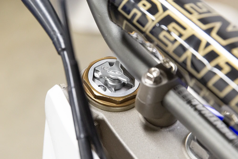 Přípravek pro nastavení tlumení komprese vidlic motocyklu MOTION PRO COMPRESSION ADJUSTER 11-0124 pro vidlice KYB AOS SSS, pár