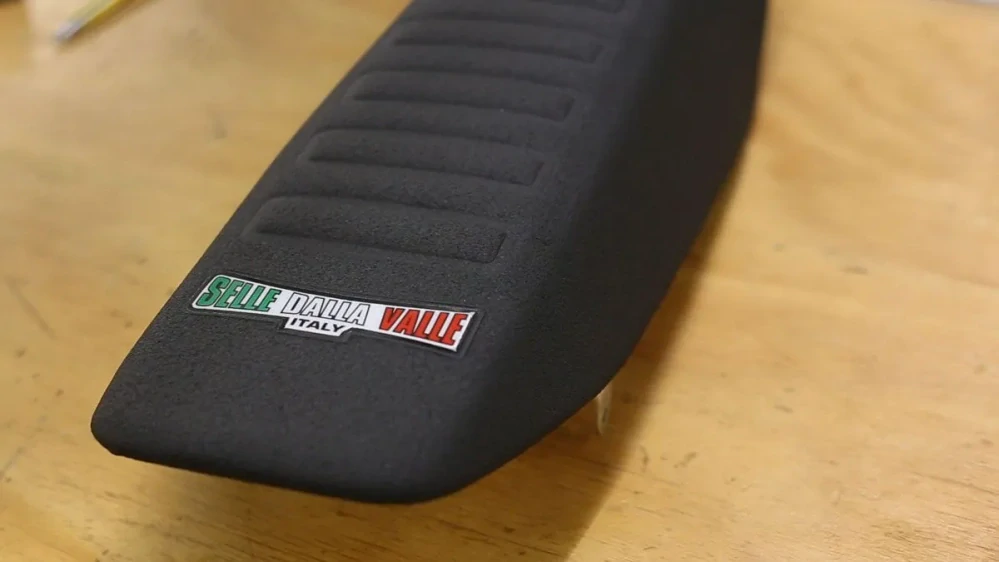 Potah sedla SELLE DALLA VALLE WAVE SEAT COVER SDV001W pro KTM SX 144 rok 2007-2009