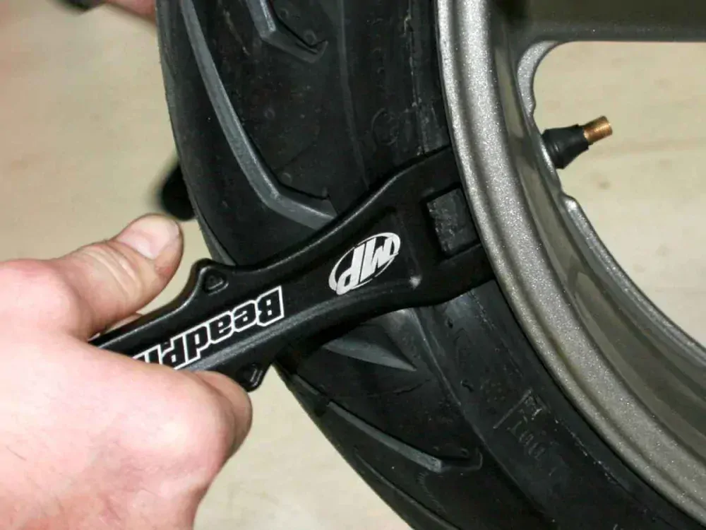 a Páky na srážení pneu MOTION PRO  BEAD PRO FORGED typ 08-0519 délka 24,9 cm,  sada