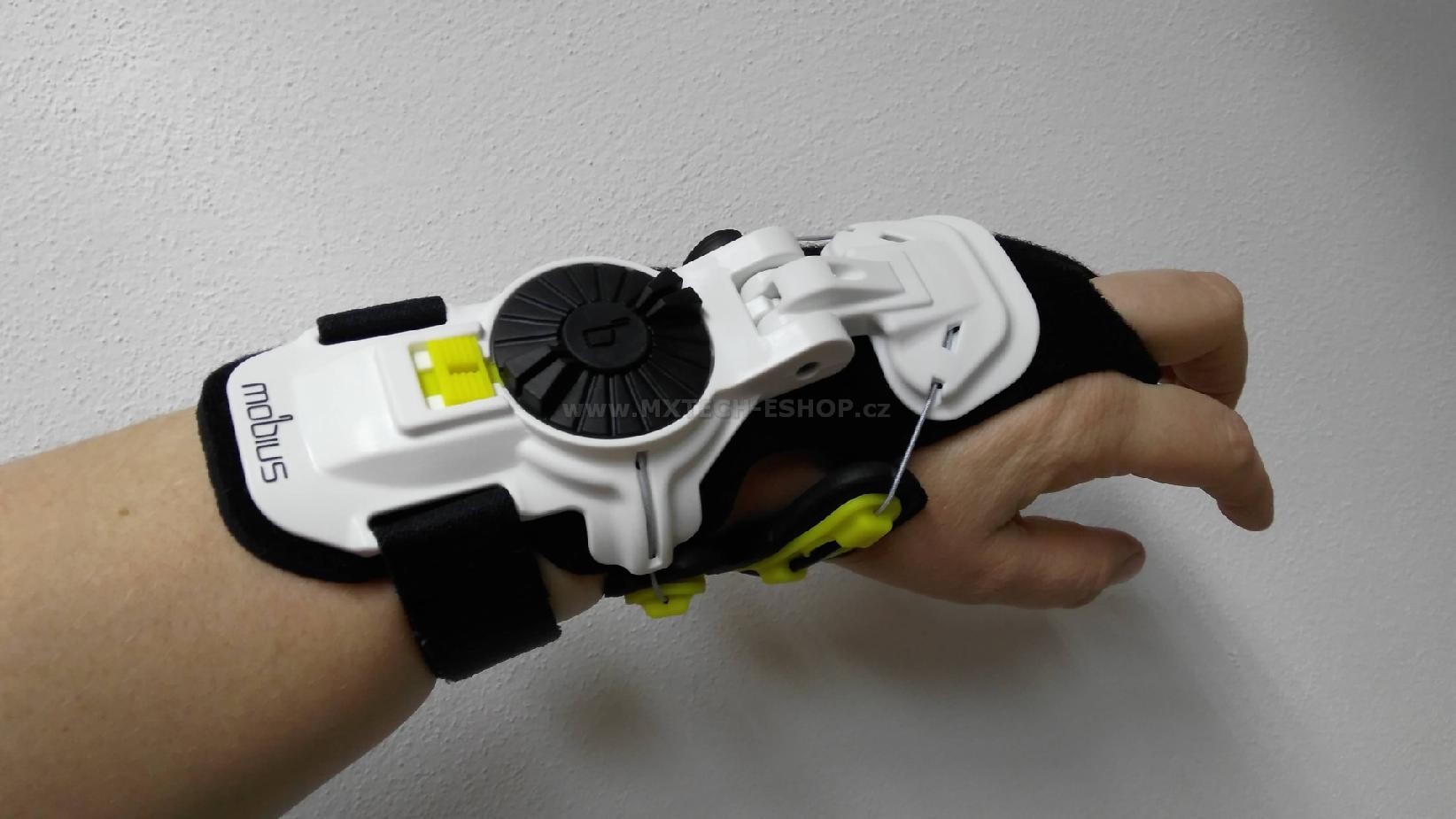 Ortéza na zápěstí MOBIUS X8 bílá vel. S/M