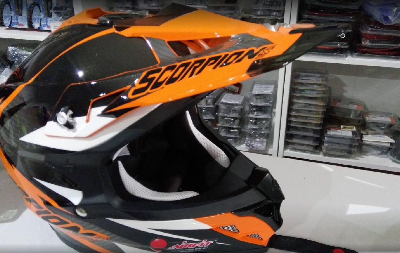 Prodloužení kšiltu motokrosové helmy SCORPION VX-15 