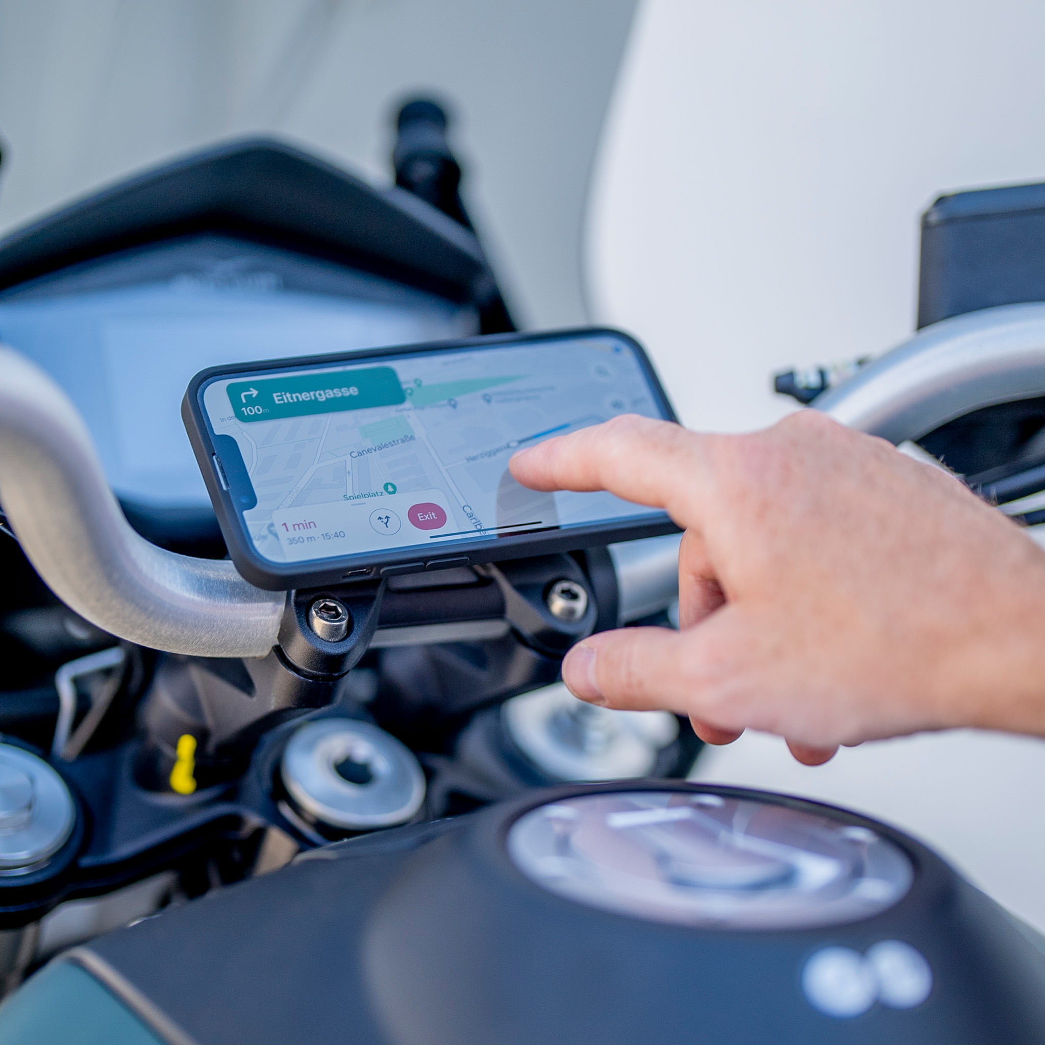 Držák mobilního telefonu na motocykl SP CONNECT Moto Bundle LT Universal Interface SPC+ 52401 