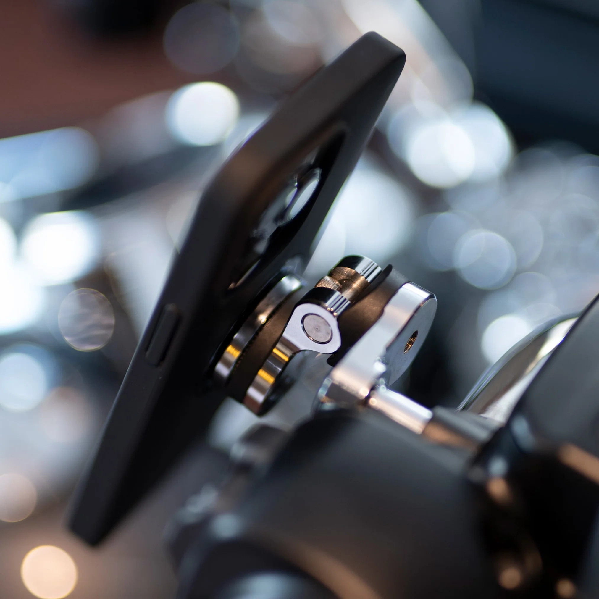 Držák mobilního telefonu k držáku spojky nebo brzdy motocyklu SP CONNECT CLUTCH MOUNT PRO 53231 barva chromová