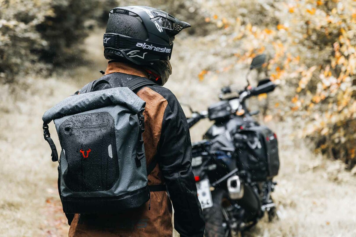 Vodotěsný batoh SW-MOTECH DRYBAG 300 backpack waterproof šedá/černá, obsah 30 litrů 