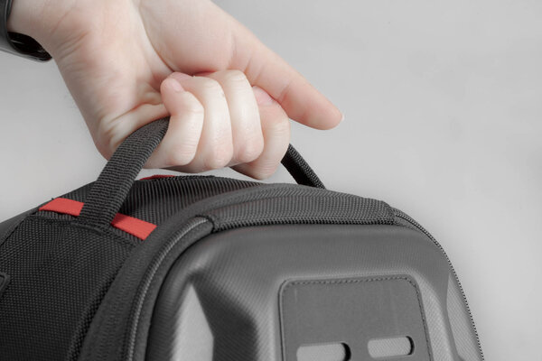Magnetický tank bag na nádrž motocyklu SW-MOTECH PRO DAYPACK MAGNET TANK BAG černá/šedá, 29,0 x 22,5 x 12,5 cm, objem 6 až 9 litrů