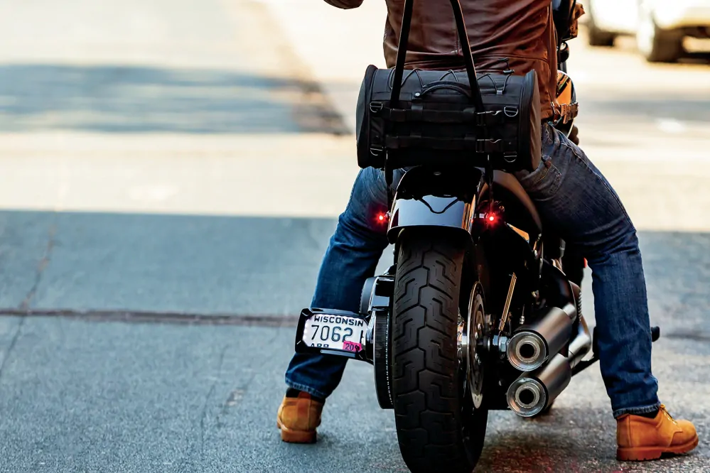 Textilní brašna na motocykl KURYAKYN BAG MOMENTUM RAMBLER černá, objem 21,14 L 
