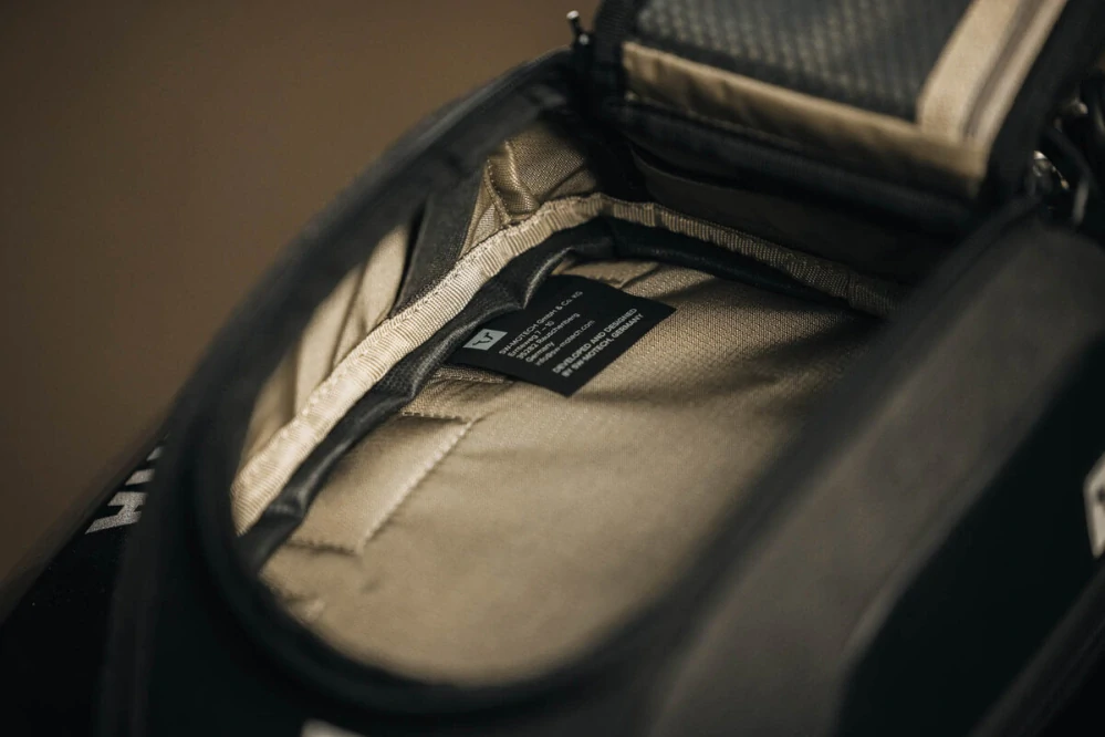Tank bag na nádrž motocyklu SW MOTECH TANKBAG MAGNET LEGEND LT3 BARVA ČERNÁ objem 3,5–5,5 l