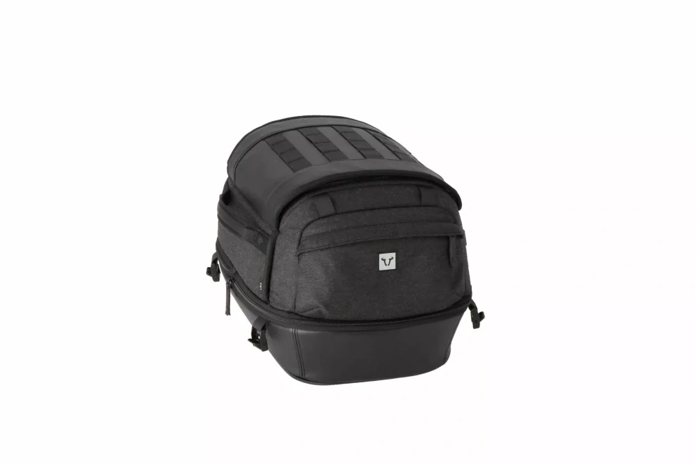 Zadní sedadlová motocyklová textilní brašna SW MOTECH LEGEND GEAR TAILBAG LR4 barva černá, celkový objem 18 až 25 litrů