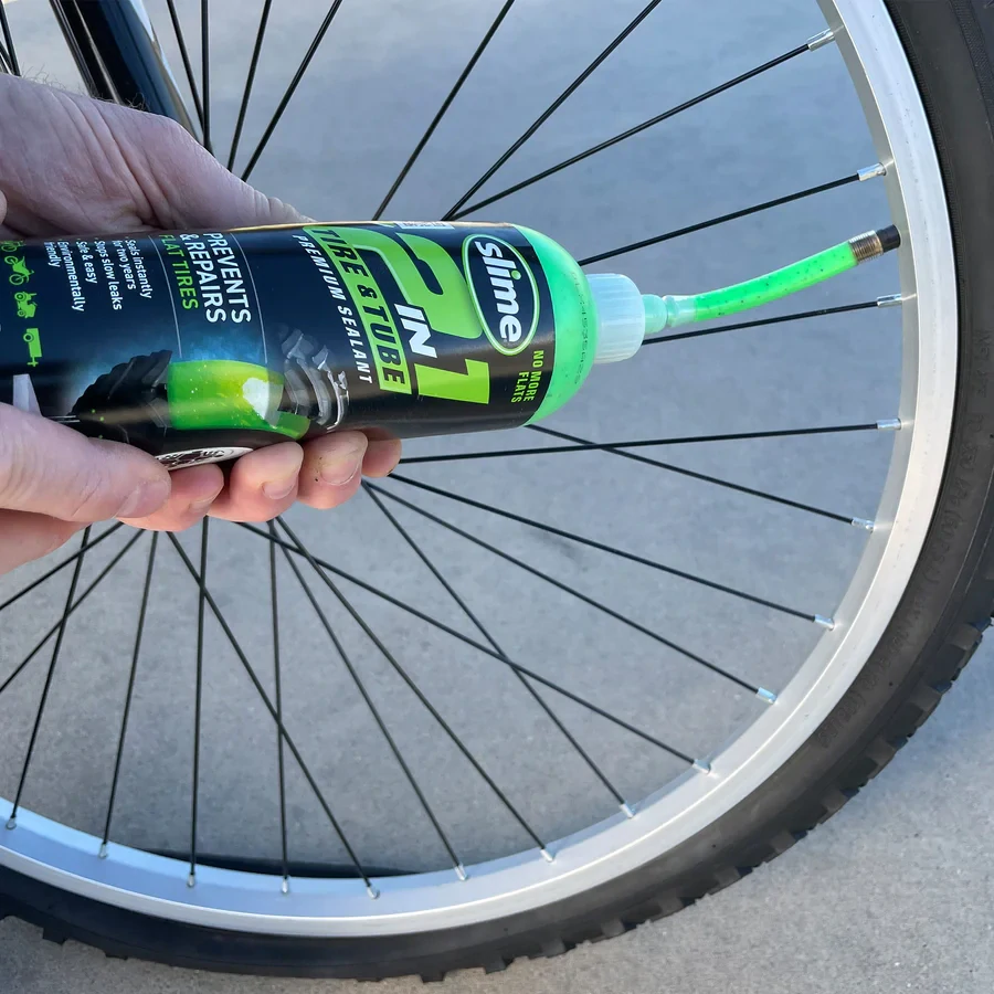 Utěsňovací přípravek pro pneu s duší / pro pneu bez duše SLIME 2V1 / 2in1 TIRE A TUBE SEALANT obsah 473 ml