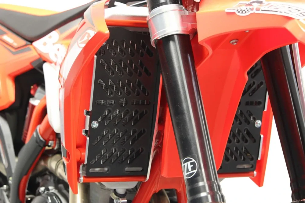 Výztuhy chladičů včetně mřížek chladičů motocyklu AXP RACING XTREM RADIATOR GUARDS pro BETA RR 2T 125/ 200/ 250/ 300 rok 2020-2023
