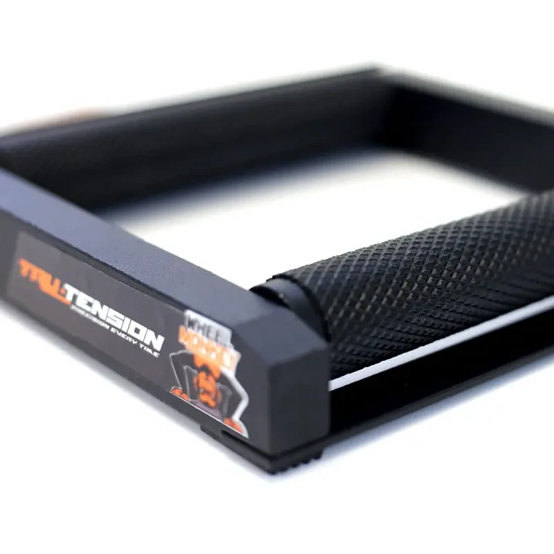 Rolnový stojan pro motocykly TRU TENSION MOTORCYCLE WHEEL ROOLER STAND M004 pro motocykly všech značek s hmotností až 226 kg