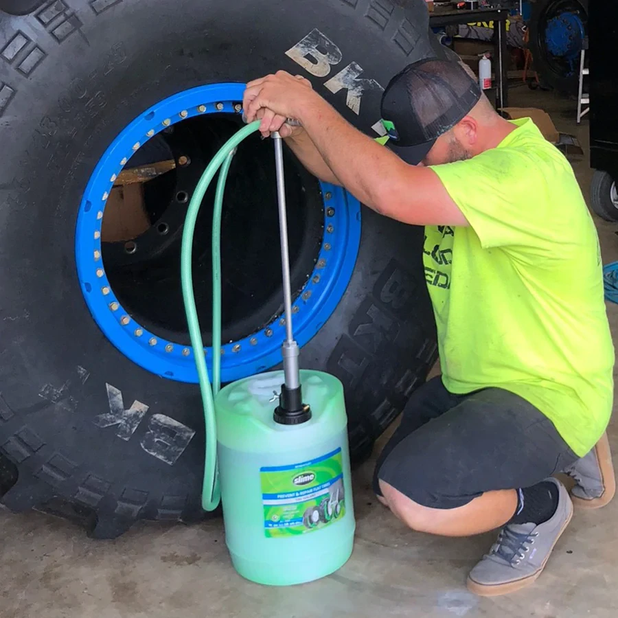 Utěsňovací přípravek  pro bezdušové  pneu SLIME TUBE TIRE SEALANT obsah 5 galonů = 18,5 litrů
