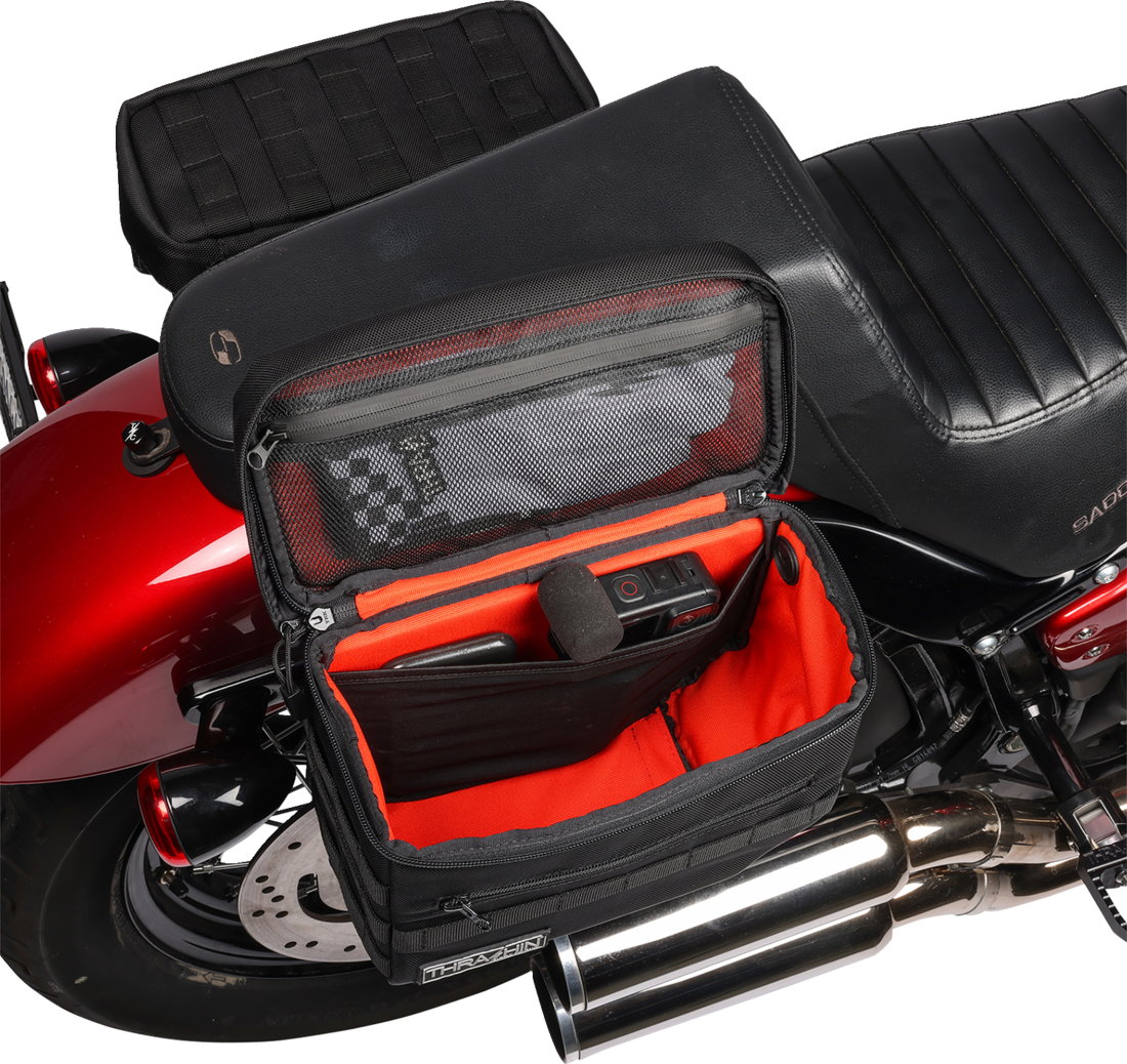 Motocyklové textilní podsedadlové brašny THRASHIN SUPPLY CO ESSENTIAL SADDLEBAG V3 objem 10 litrů, pár