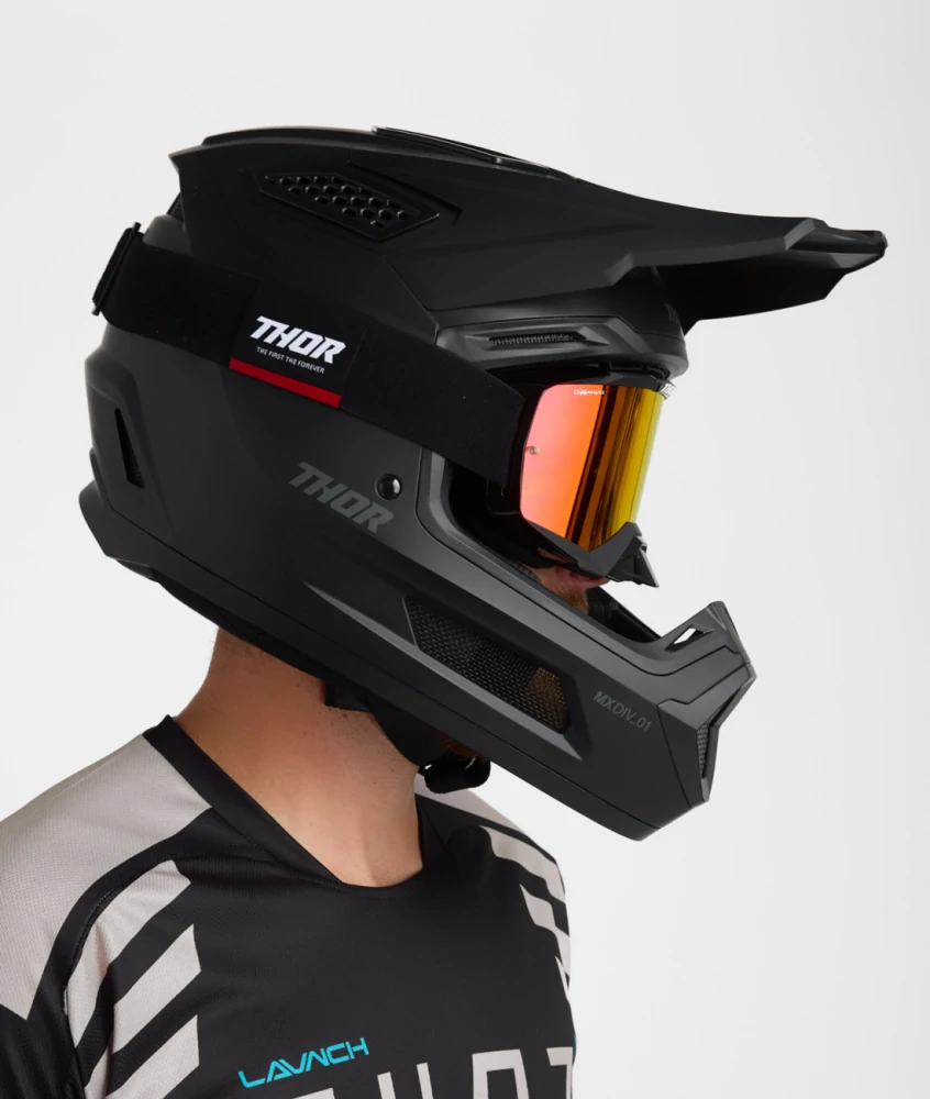 Motokrosová přilba / MX helma THOR FLEET BLACKOUT  barva černá matná