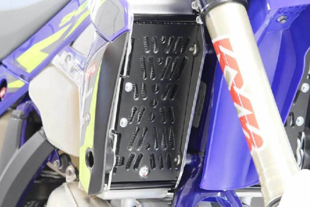 Výztuhy chladičů včetně mřížek chladičů motocyklu AXP RACING XTREM RADIATOR GUARDS pro SHERCO SE/SC 250/ 300 FACTORY / RACING rok 2020-2024