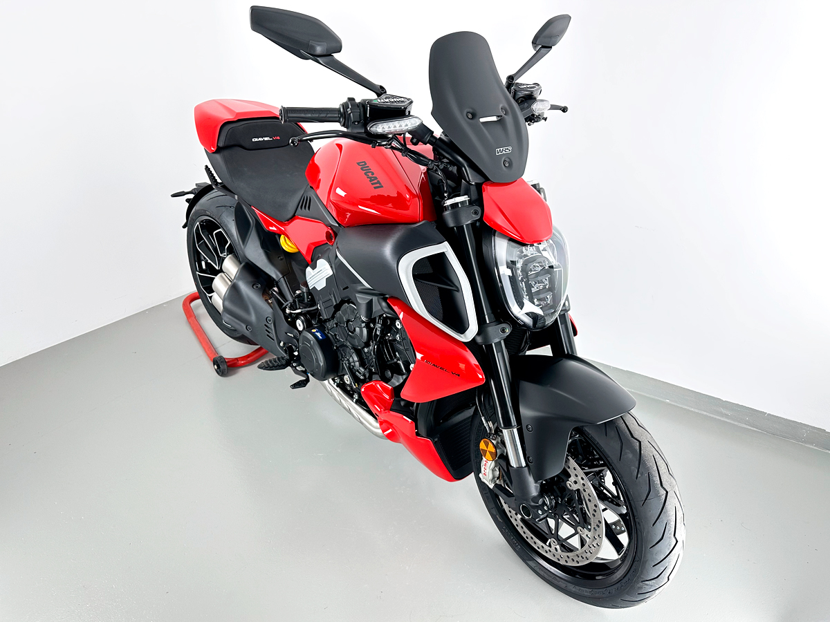 Plexi motocyklu WRS TOURING pro DUCATI DIAVEL V4 1200 ABS rok 2023, výška plexi 33,5 cm, šíře plexi 28 cm, barva matná černá/neprůhledné