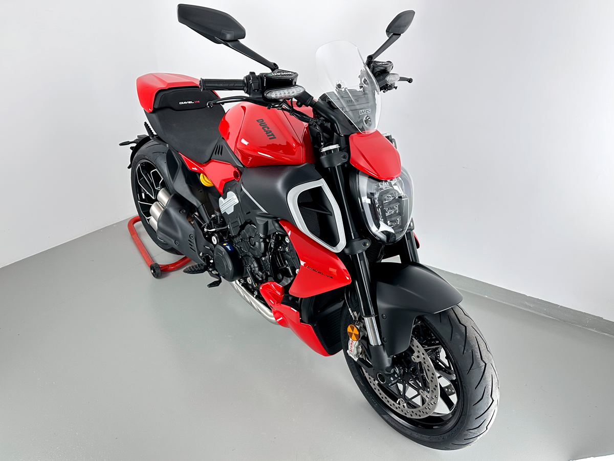 Plexi motocyklu WRS SPORT pro DUCATI DIAVEL V4 1200 ABS rok 2023, výška plexi 28,5 cm, šíře plexi 24,5 cm, barva čirá