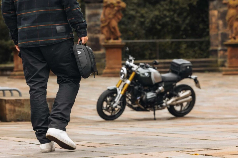 Tank bag na nádrž motocyklu SW MOTECH TANKBAG MAGNET LEGEND LT3 BARVA ČERNÁ objem 3,5–5,5 l