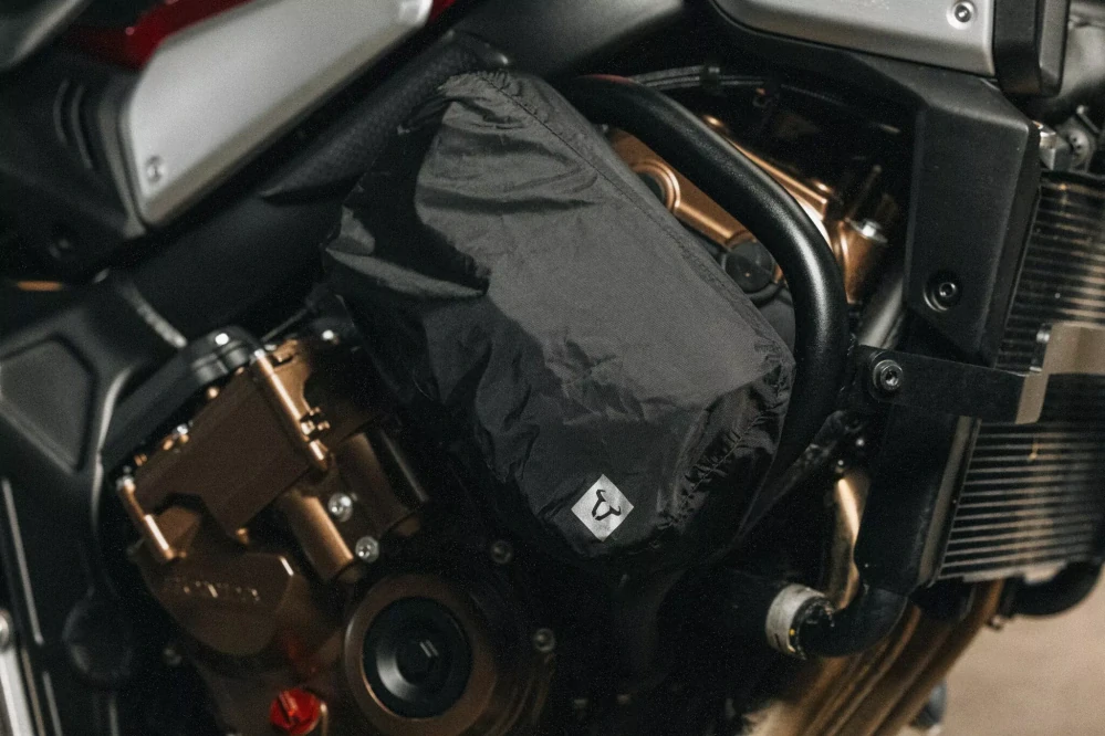 Textilní přídavná taška / doplňková taška SW MOTECH LEGEND GEAR LA9 ACCESORRY BAG černý, celkový objem 2,5 l 