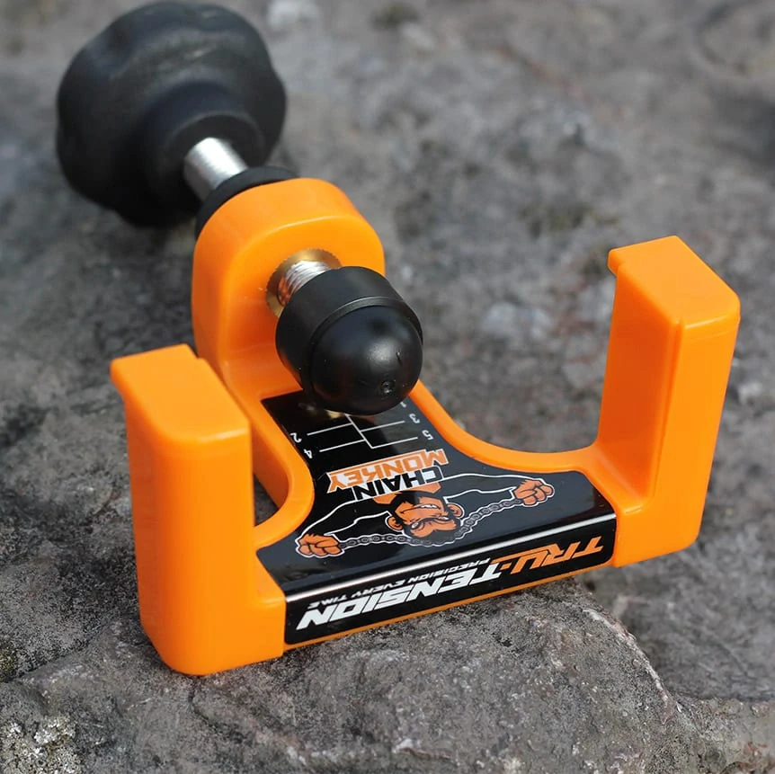 Měřič napnutí řetězu motocyklového řetězu TRU TENSION MOTORCYCLE CHAIN TENSIONING TOOL M001