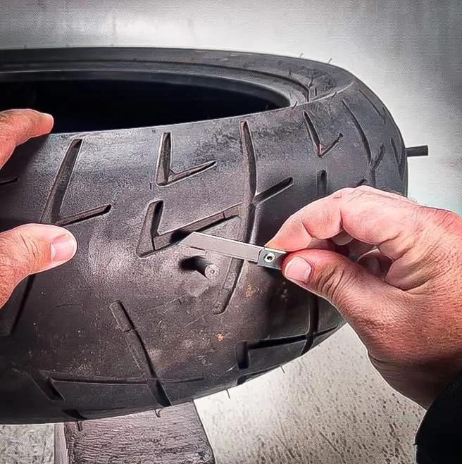 A Opravná sada na lepení bezdušových pneu STOP & GO POCKET TIRE PLUGGER 