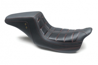 Sedadlo motocyklu MUSTANG Squareback pro Harley-Davidson  FLHT/FLHR/FLHX/FLTRX/FLTRU 2008-2021