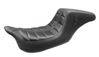 Sedadlo motocyklu MUSTANG Squareback pro Harley-Davidson  FLHT/FLHR/FLHX/FLTRX/FLTRU 2008-2021