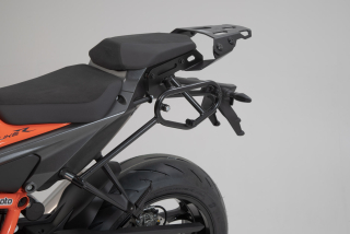a Podpěra bod brašnu SW MOTECH SLC SIDE CARRIER pro KTM Super Duke R 1290 2019-2023 pro levou stranu  