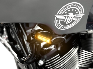 Přední blinkry pro motocykly HEINZ BIKES TURN SIGNALS verze CLASSIK ST, vhodné pro modely Harley-Davidson® LOW RIDER ST od roku 2022, barva černá, pár