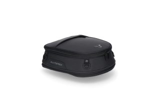 Zadní brašna na sedadlo motocyklu SW-MOTECH ION EXTENSION TAIL BAG černý velikost S, rozměry 33,0 x 29,0 x 10,0 cm, objem 7 až 15 litrů 