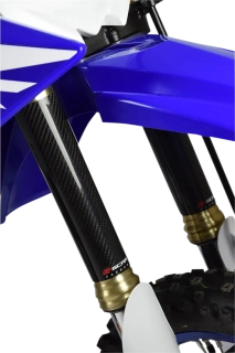 Carbonové/karbonové kryty spodní části vidlice SCAR CARBON LOWER FORK WRAPS pro motockly 125/250/450/500 , rozměry 240 mm x 52 mm, pár