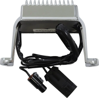Regulátor dobíjení / regulátor napětí DRAG SPECIALTIES PREMIUM VOLTAGE REGULATOR pro HARLEY DAVIDSON FLHT/ FLHR/ FLTR rok 2004-2005 barva chromová 