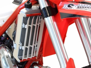 Výztuhy chladičů motocyklu AXP RACING RADIATOR BRACES pro BETA XTRAINER 250/ 300 rok 2023-2025