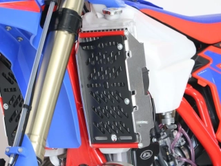 Výztuhy chladičů včetně mřížek chladičů motocyklu AXP RACING XTREM RADIATOR GUARDS pro BETA R 2T 125/ 200/ 250/ 300 rok 2024