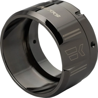 Zakončení koncovky výfuku KHROME WERKS pro výfuky s vnějším průměrem 11,5 cm (4,5") KLASSIC END CAP TIP pozice umístění pravá strana, barva černá, stříbrná
